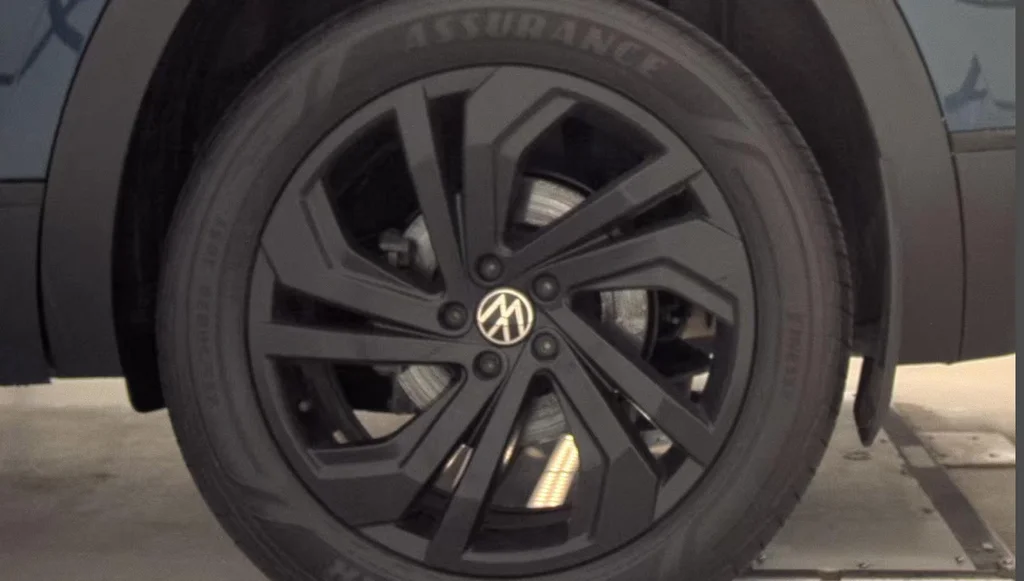 Used 2022 Blue Volkswagen 3.6L V6 SE w/Technology image 12