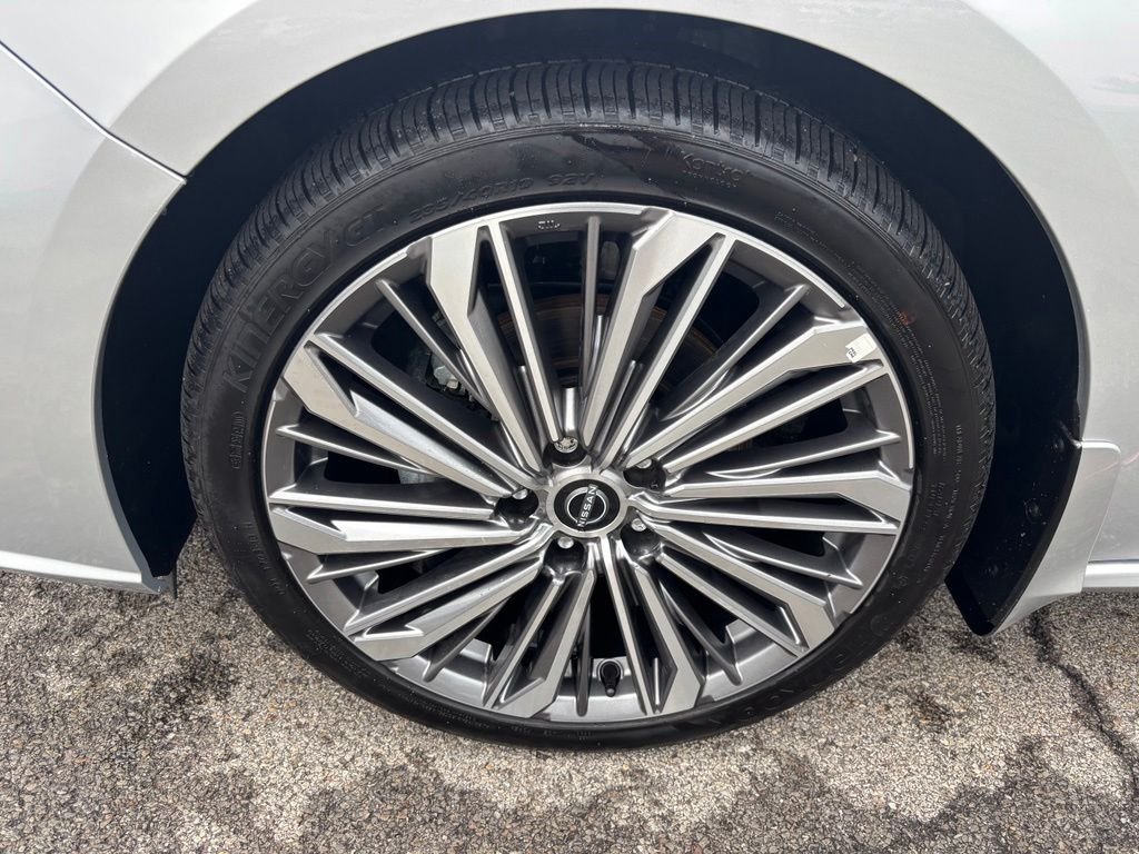 Used 2025 Silver Nissan 2.5 SL image 33