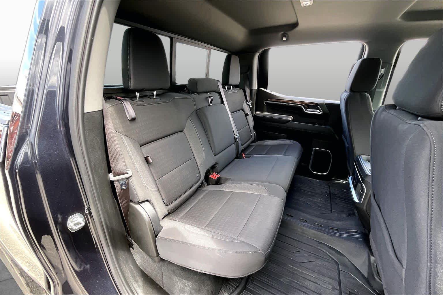 Used 2025 Downpour Metallic GMC Elevation image 20