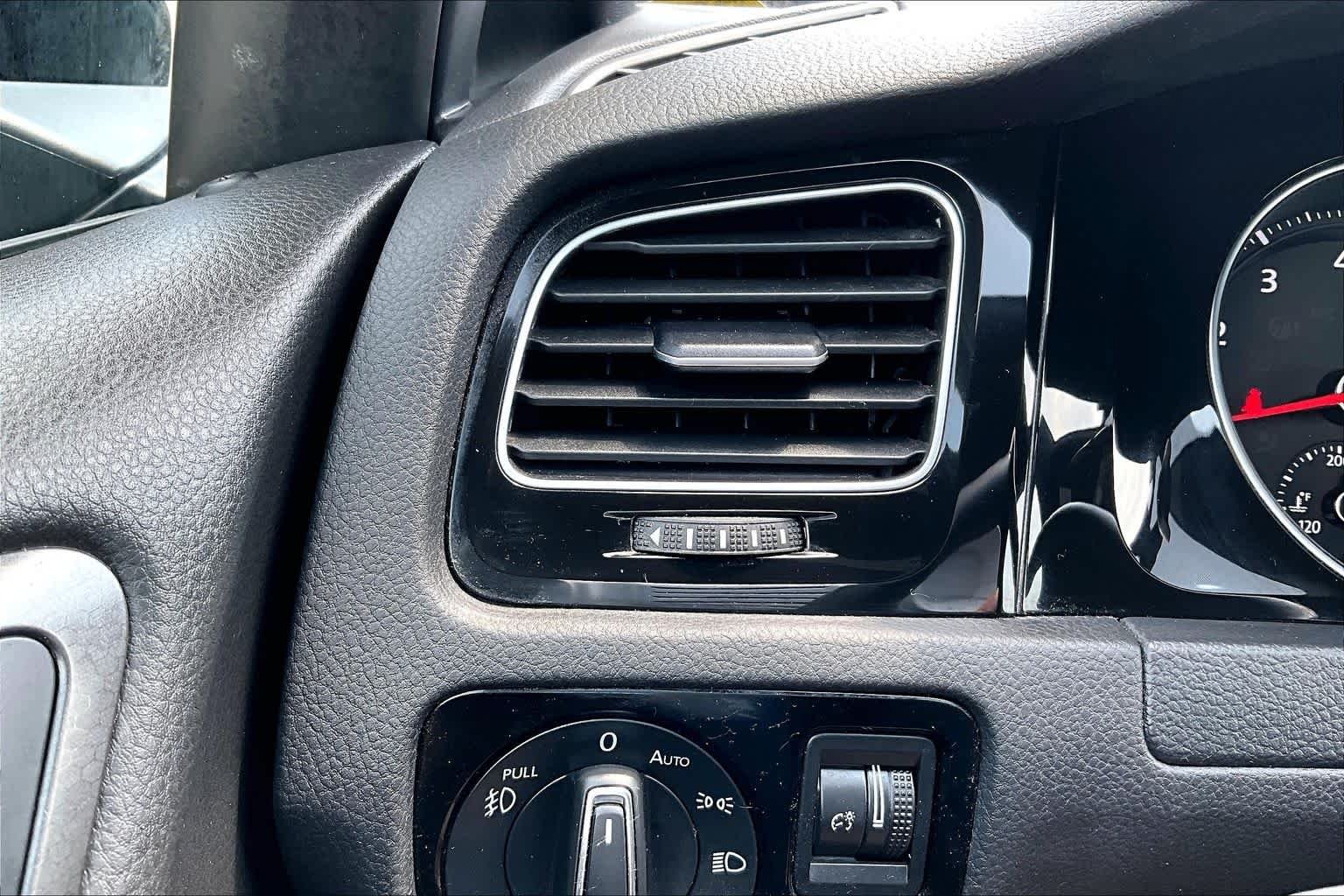 Used 2018 Deep Black Pearl Metallic Volkswagen S image 36