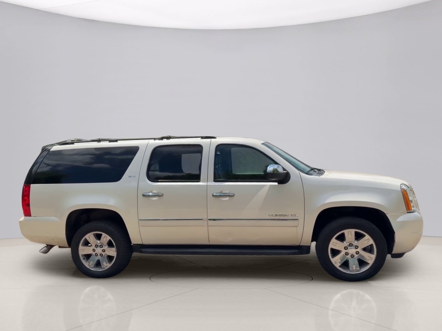 Used 2013 White Gmc  image 6