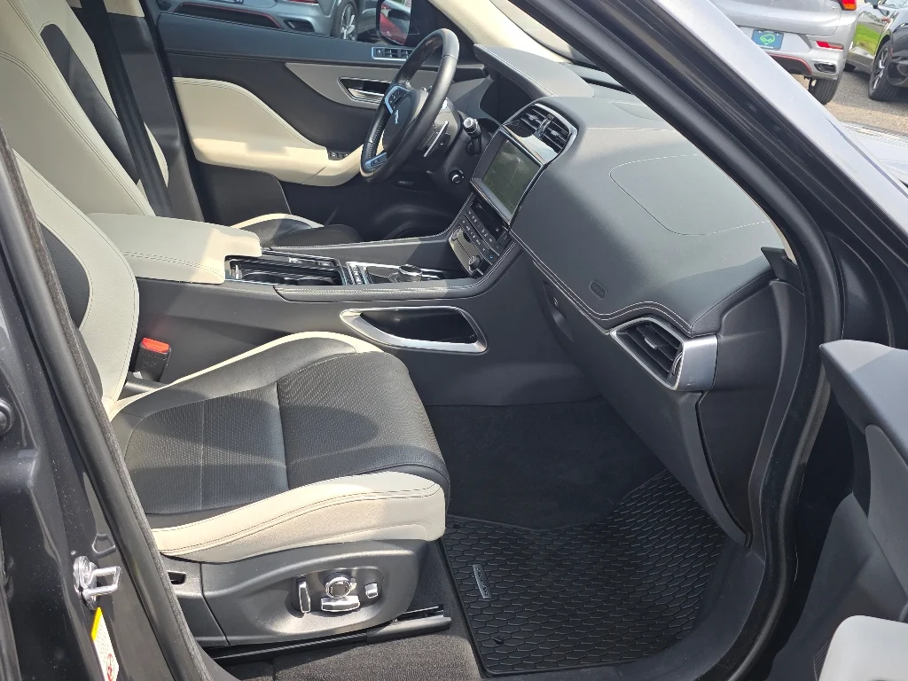 Used 2019 Black Jaguar S image 22