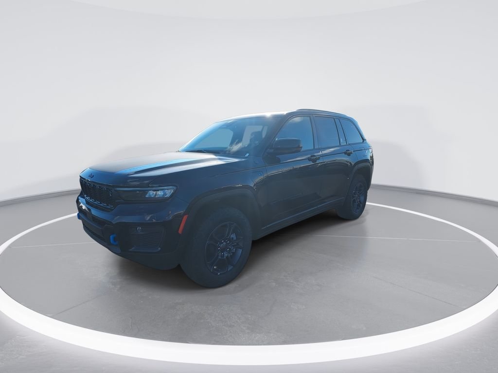 New 2024 Diamond Black Crystal Pearlcoat Jeep Trailhawk 4xe image 4
