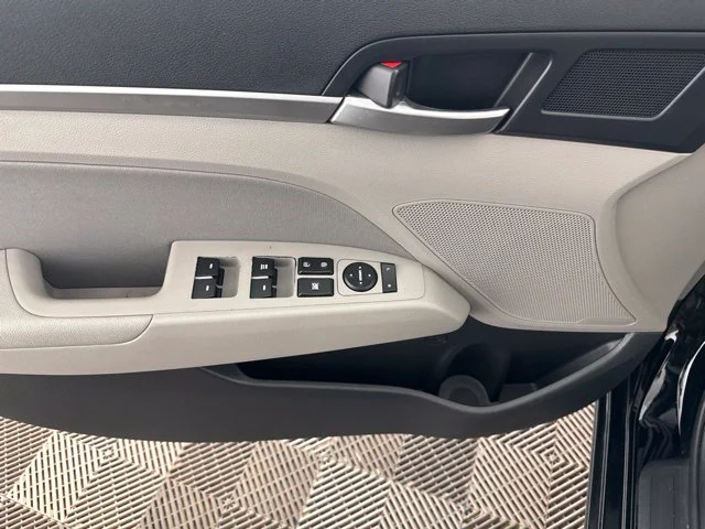 Used 2019 Black Hyundai SEL image 18