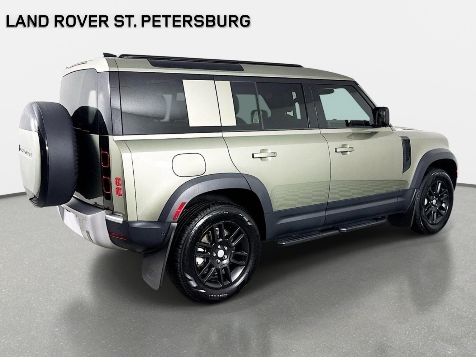 Used 2025 Pangea Green Metallic Land Rover S image 5