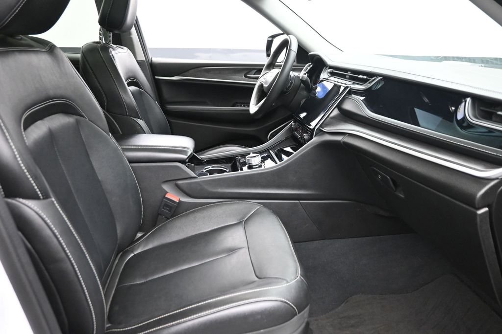 Used 2022 White Jeep 4xe image 9