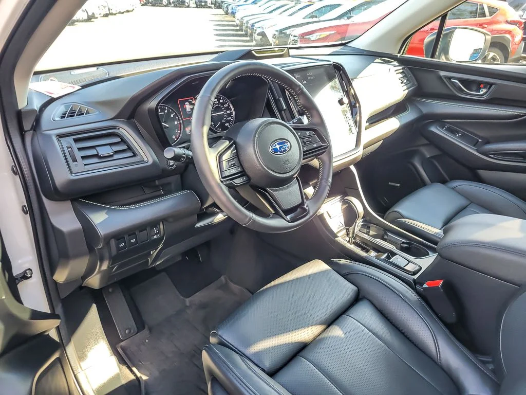 Used 2025 White Subaru Onyx Edition Touring image 10