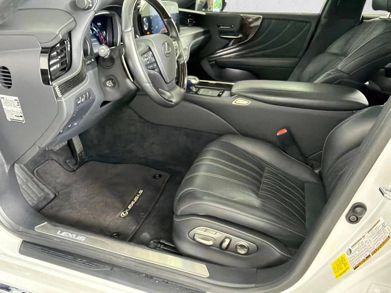 Used 2022 White Lexus LS 500 image 11