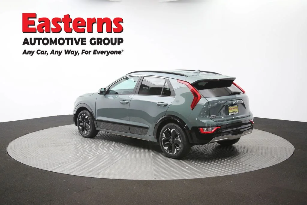 Used 2023 Green Kia Wind image 63