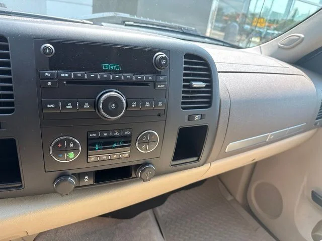 Used 2012 White GMC SLE image 17