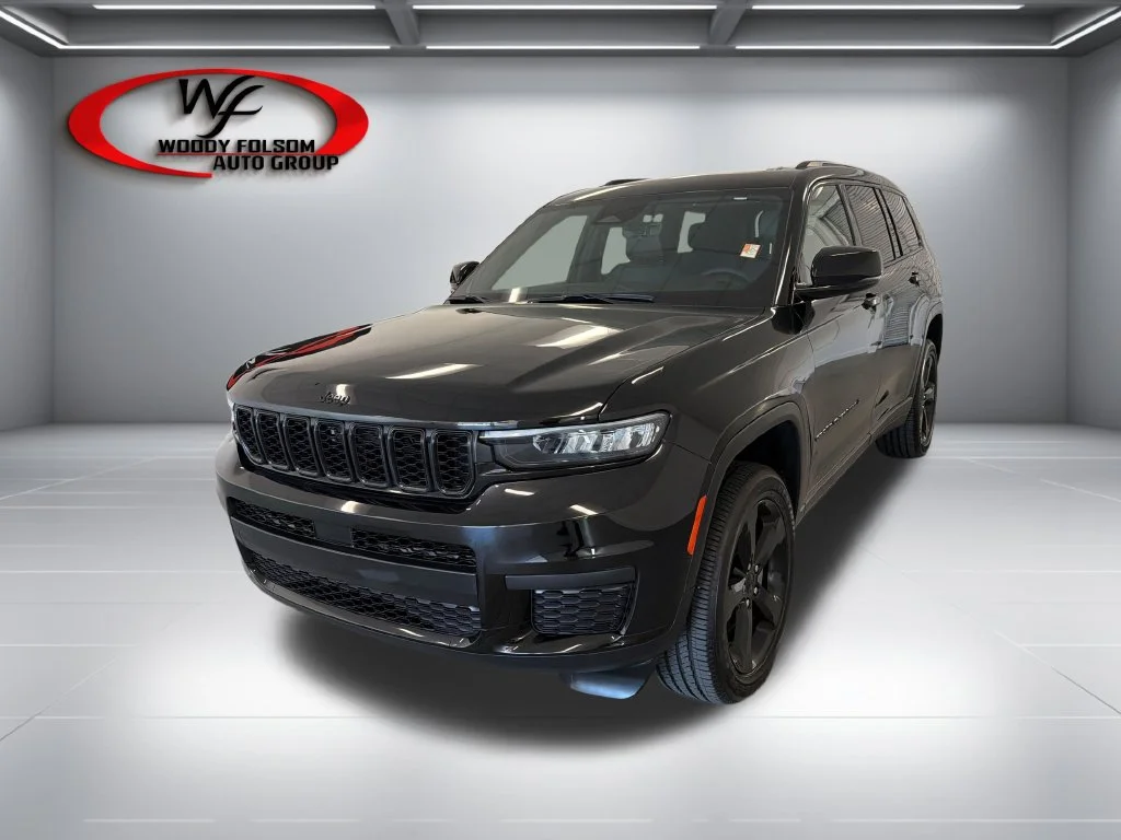 Used 2025 Black Jeep Altitude X image 3