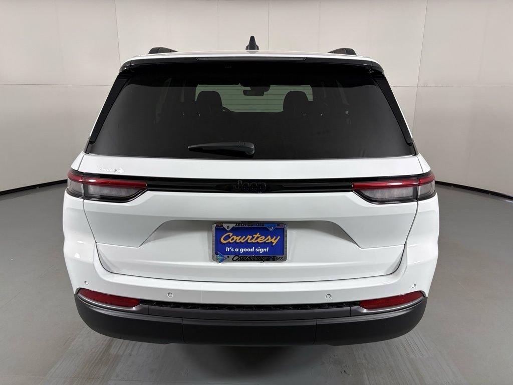 New 2026 Bright White Clear-Coat Exterior Paint Jeep Altitude image 7
