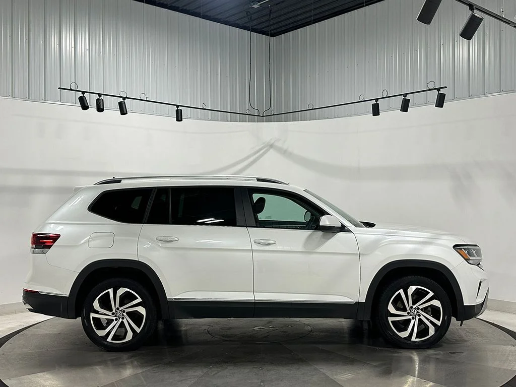 Used 2023  Volkswagen SEL image 10