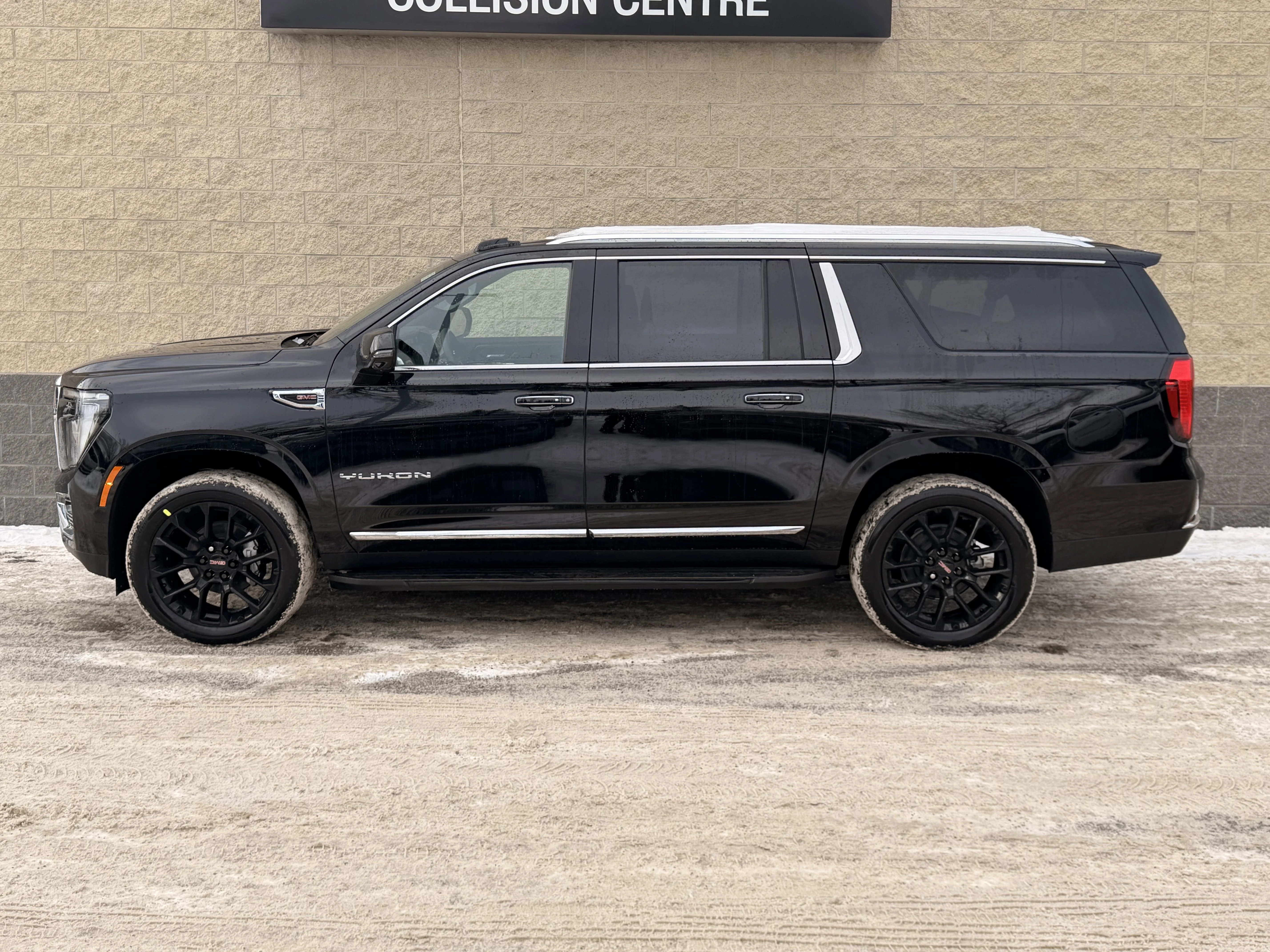 New 2026 Onyx Black GMC Elevation image 3