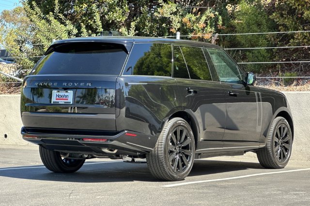 New 2026 Santorini Black Land Rover SE image 5