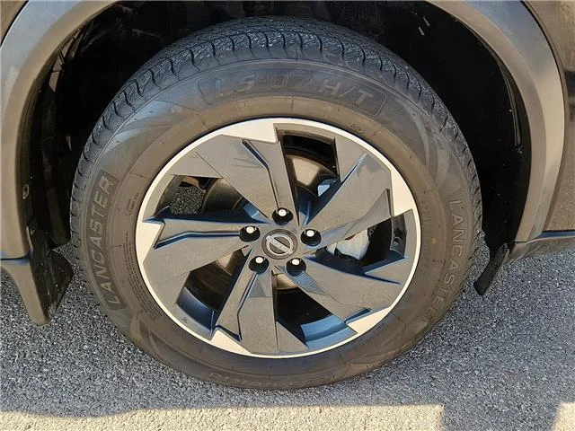 Used 2025 Black Nissan SV Front-Wheel Drive image 7