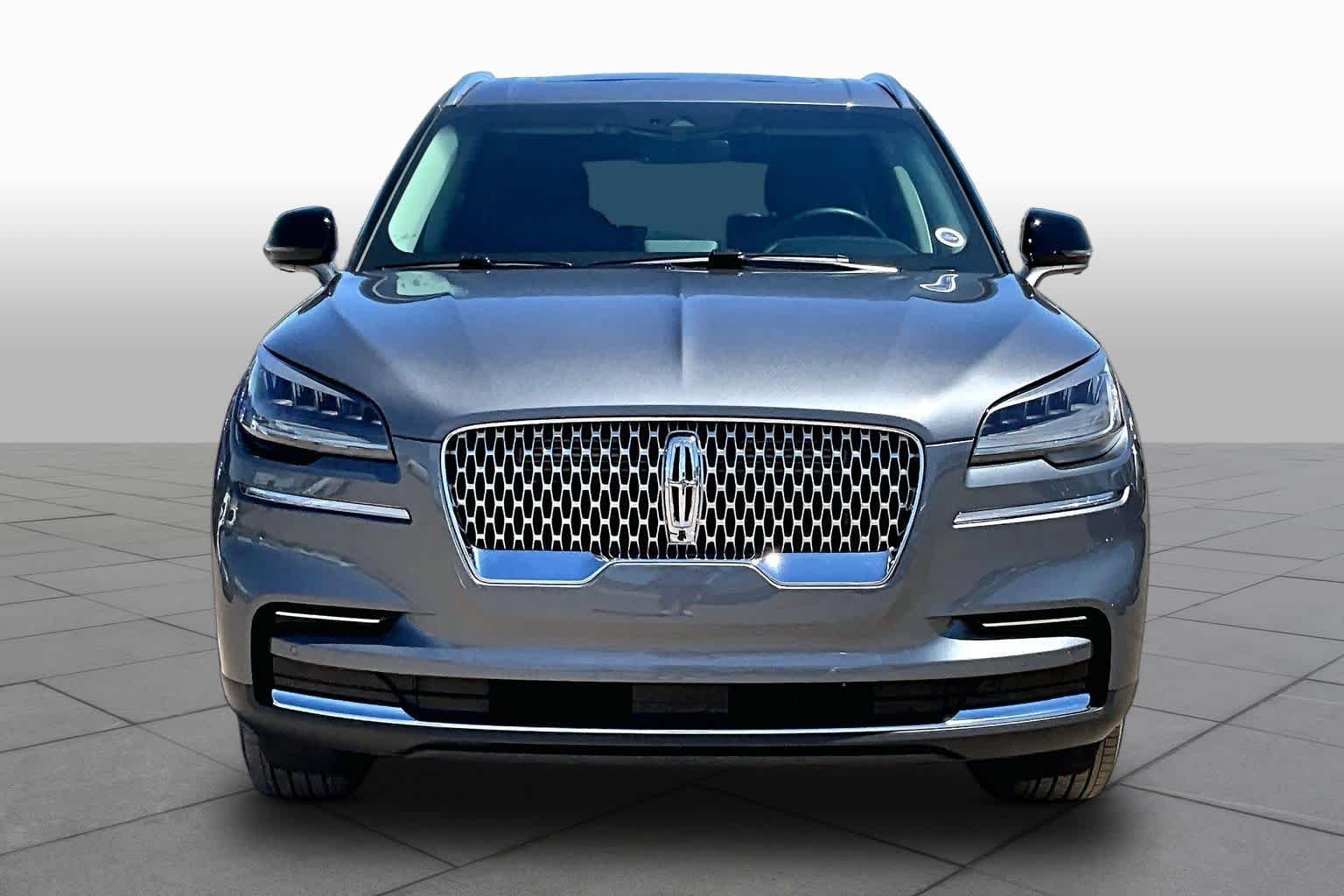 Used 2024 Asher Gray Metallic Clearcoat Lincoln Reserve image 3