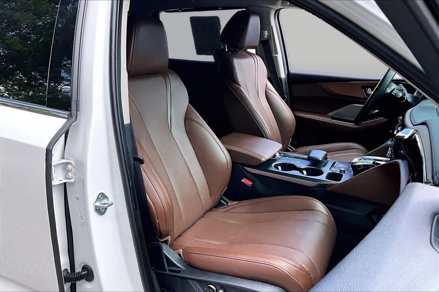 Used 2024 Platinum White Pearl Acura w/Technology Package image 9