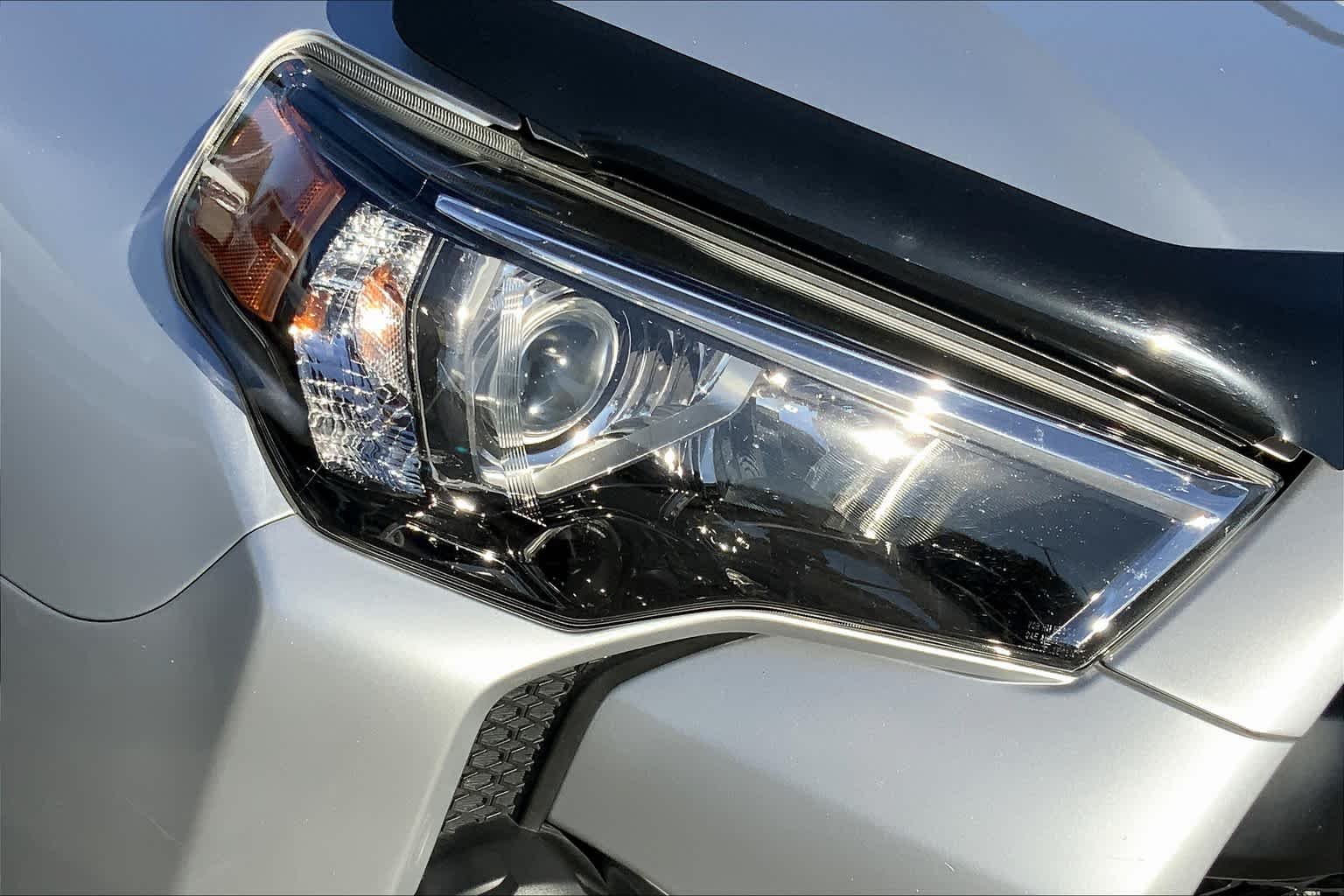 Used 2019 Classic Silver Metallic Toyota SR5 image 26