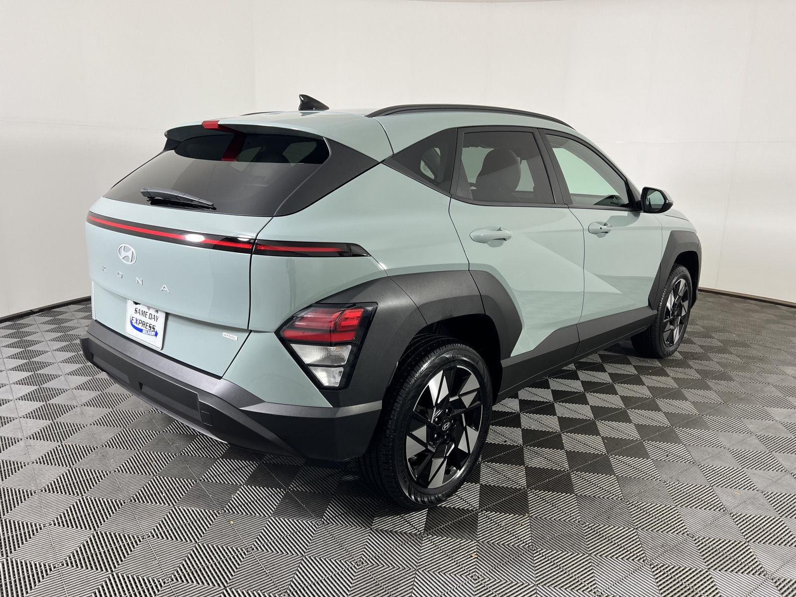 Used 2024 Mirage Green Hyundai SEL image 23