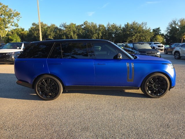 Used 2025 Velocity Blue SV Bespoke Ultra Metallic Satin Land Rover SE image 6