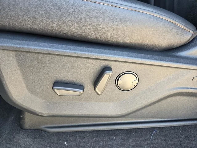 New 2026 Glacier Gray Metallic Tri-Coat Ford F-250® Lariat® image 23