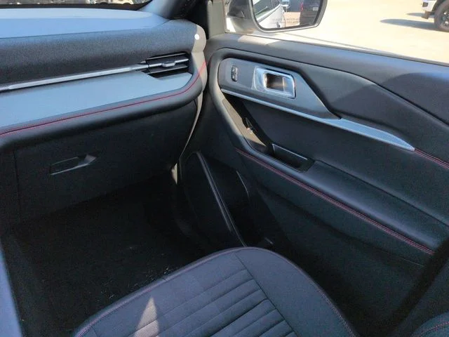 New 2026 Space White Metallic Ford ST-Line image 18