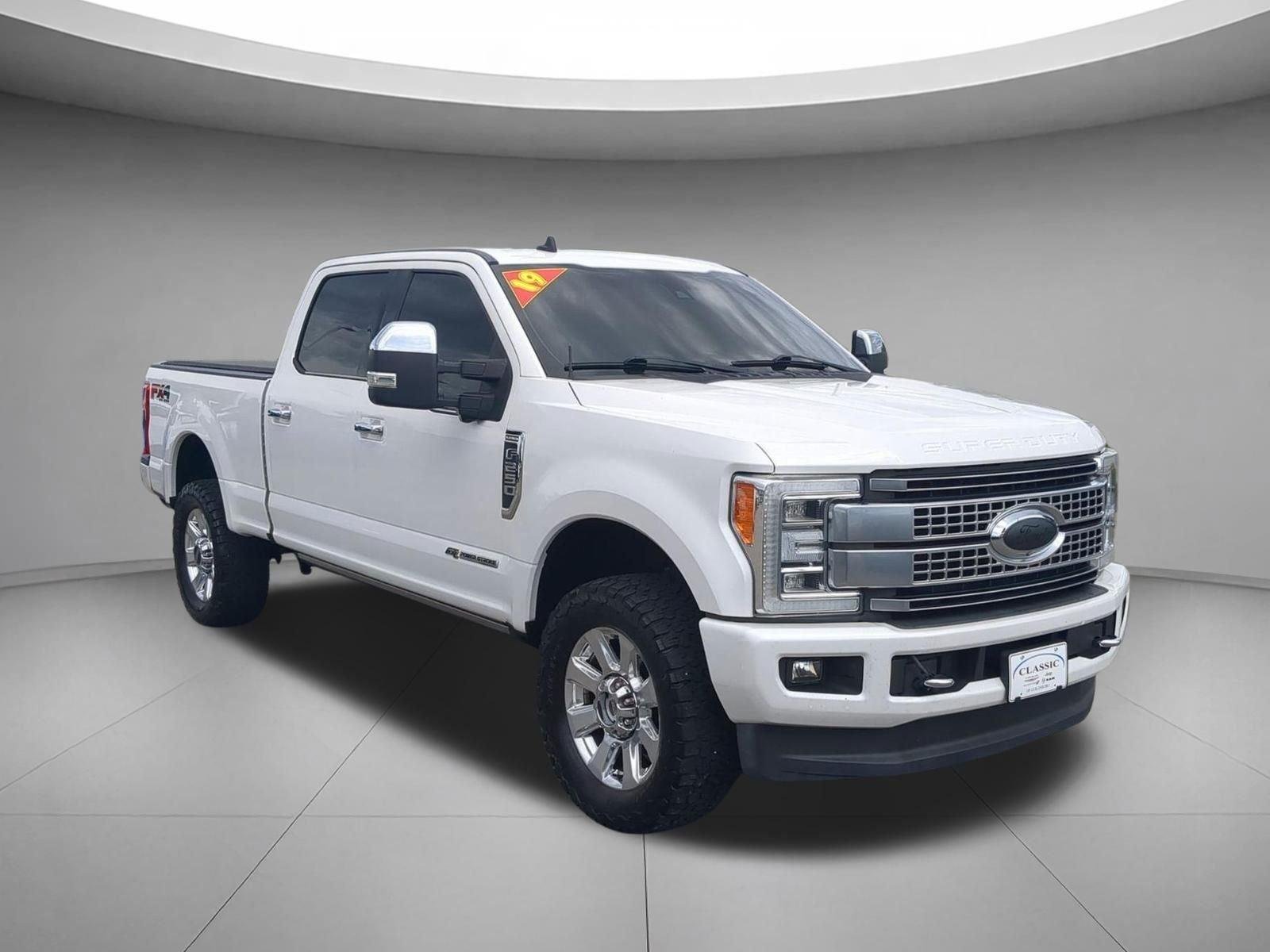 Used 2019 White Platinum Metallic Tri-Coat Ford Platinum image 7