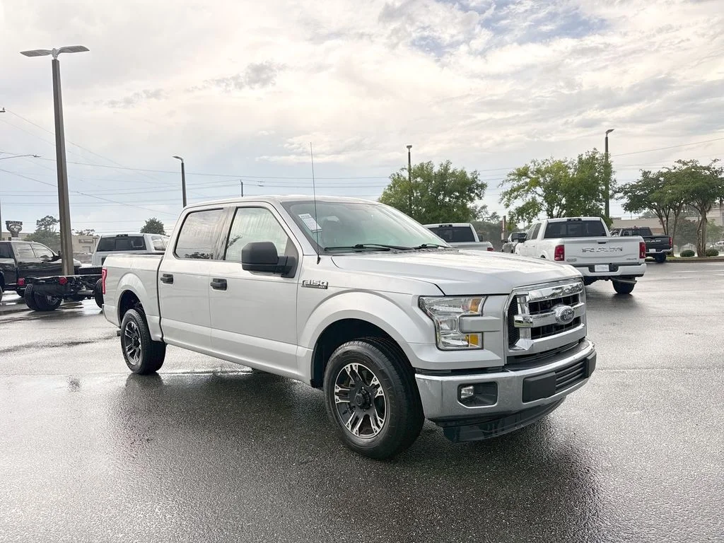 Used 2015 Ingot Silver Ford XLT image 1