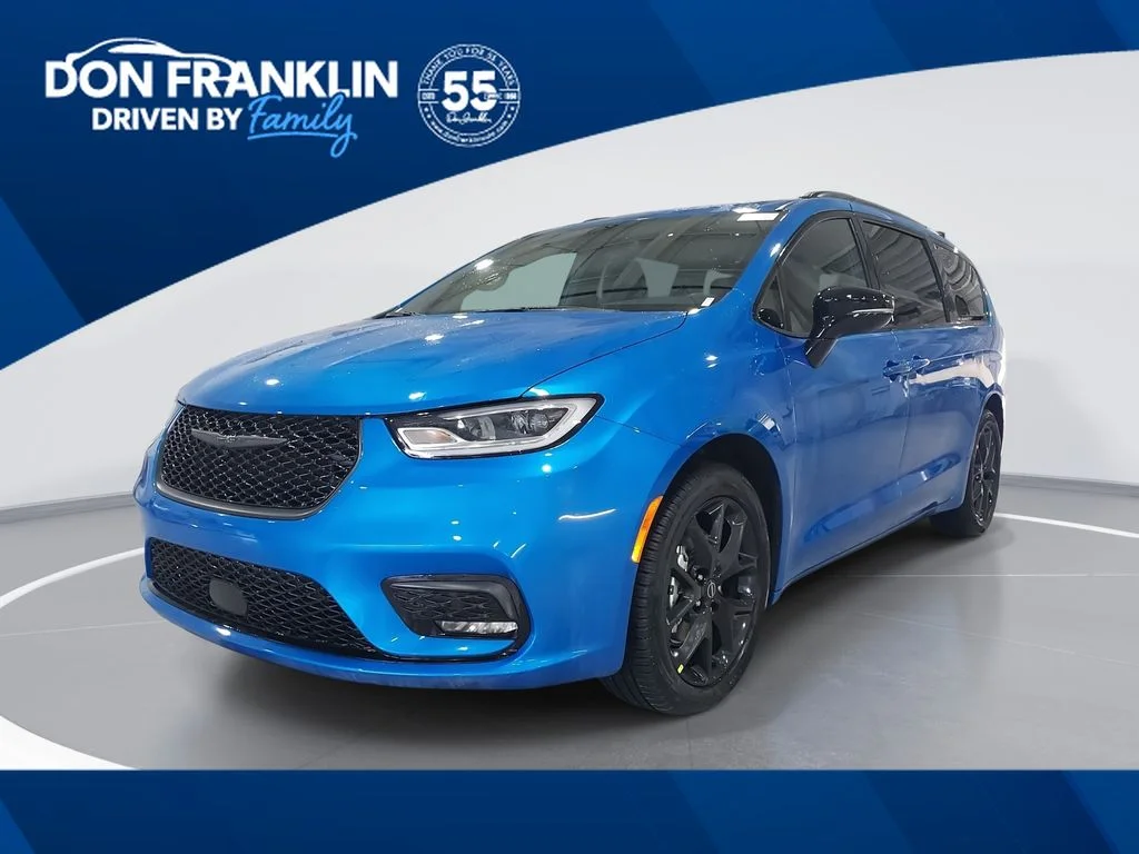 2026 Chrysler Pacifica Select's photo