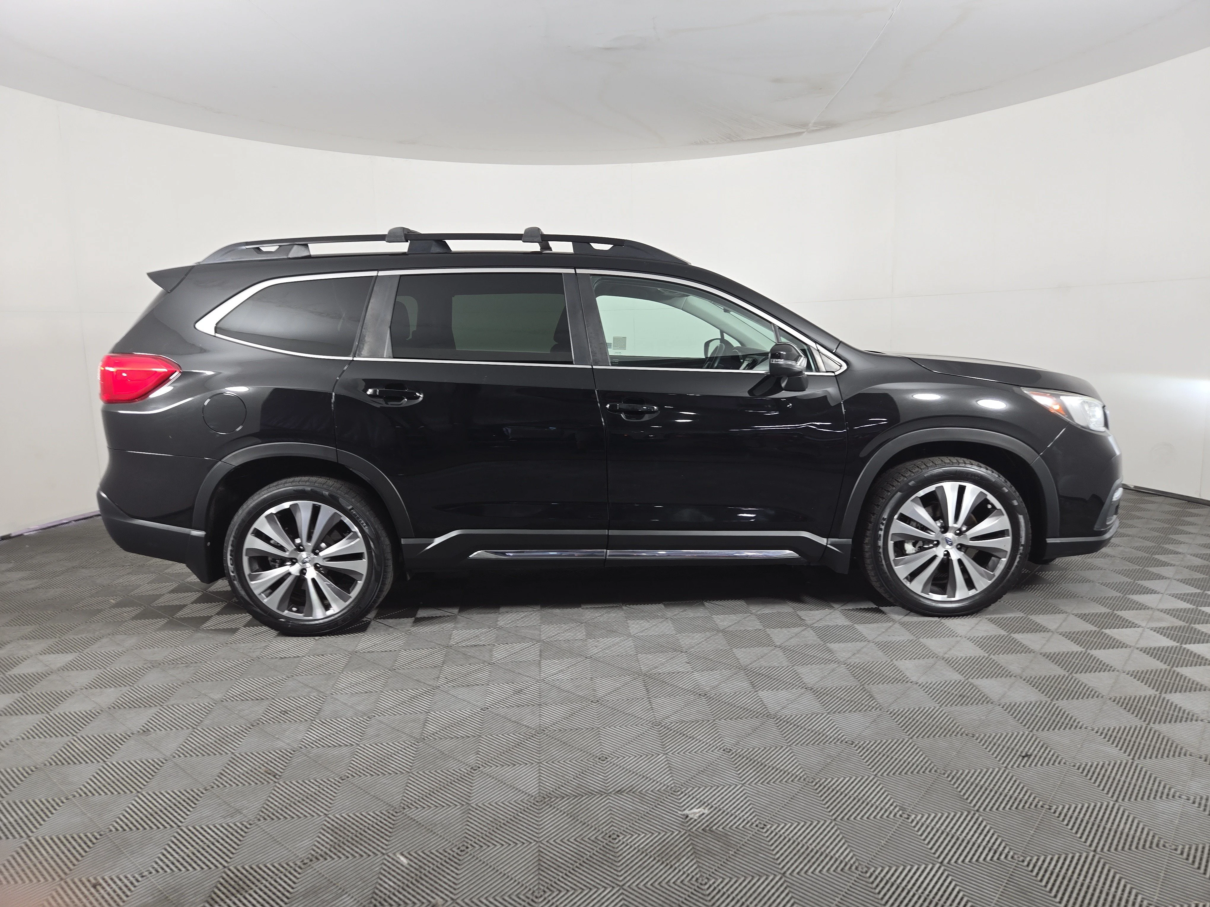Used 2021 Crystal Black Silica Subaru Limited image 3
