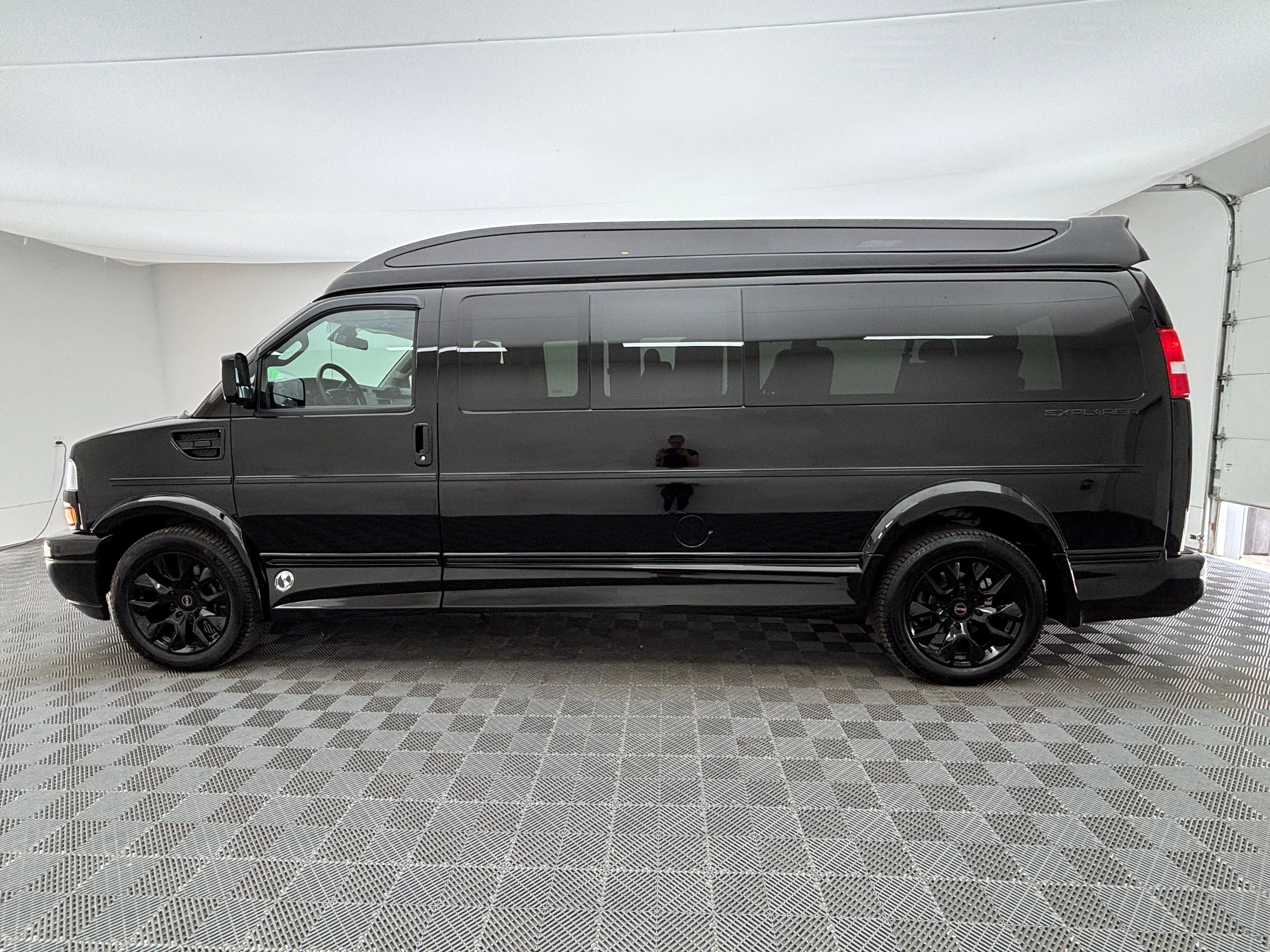 Used 2025 Onyx Black GMC Work Van image 15
