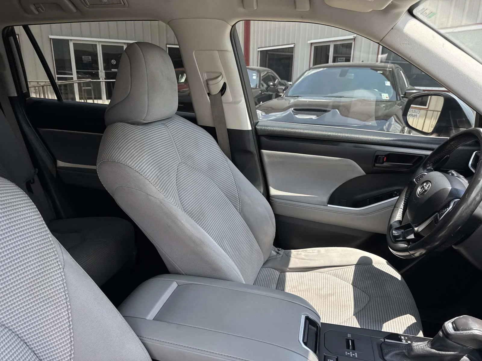 Used 2021 Moon Dust Toyota L image 10