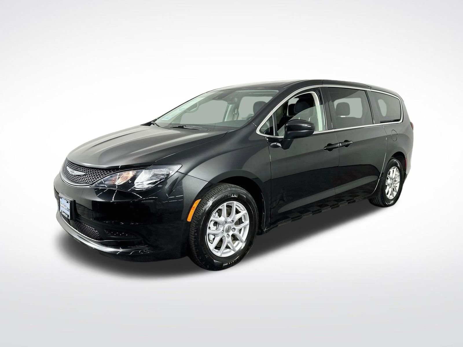 Used 2023 Brilliant Black Crystal Pearlcoat Chrysler LX image 4