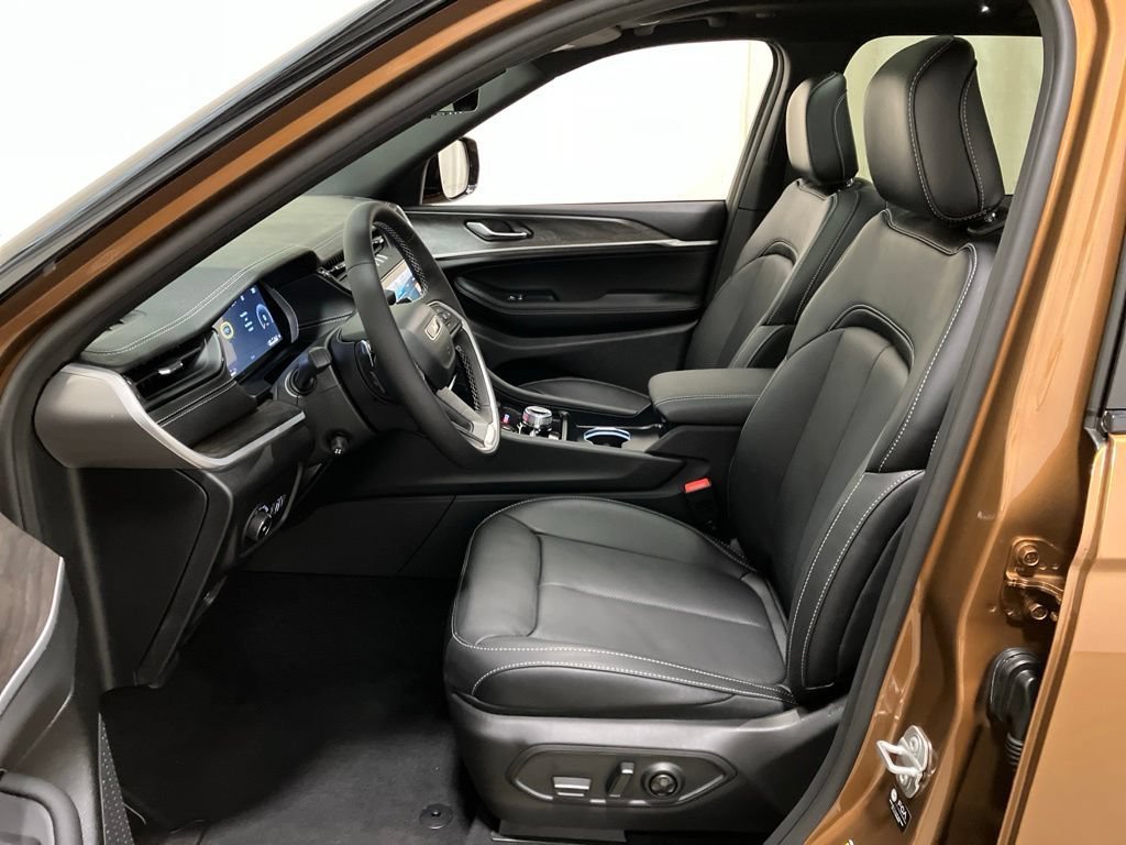 New 2026 Copper Shino Metallic Clear-Coat Exterior Paint Jeep Limited Reserve image 14