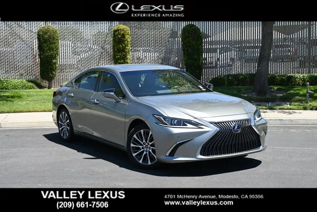 2021 Lexus ES 300h 300h's photo