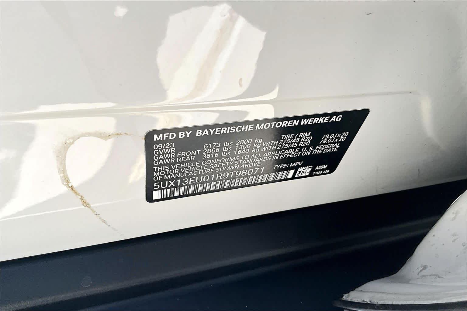 Used 2024 Mineral White Metallic BMW sDrive40i image 32