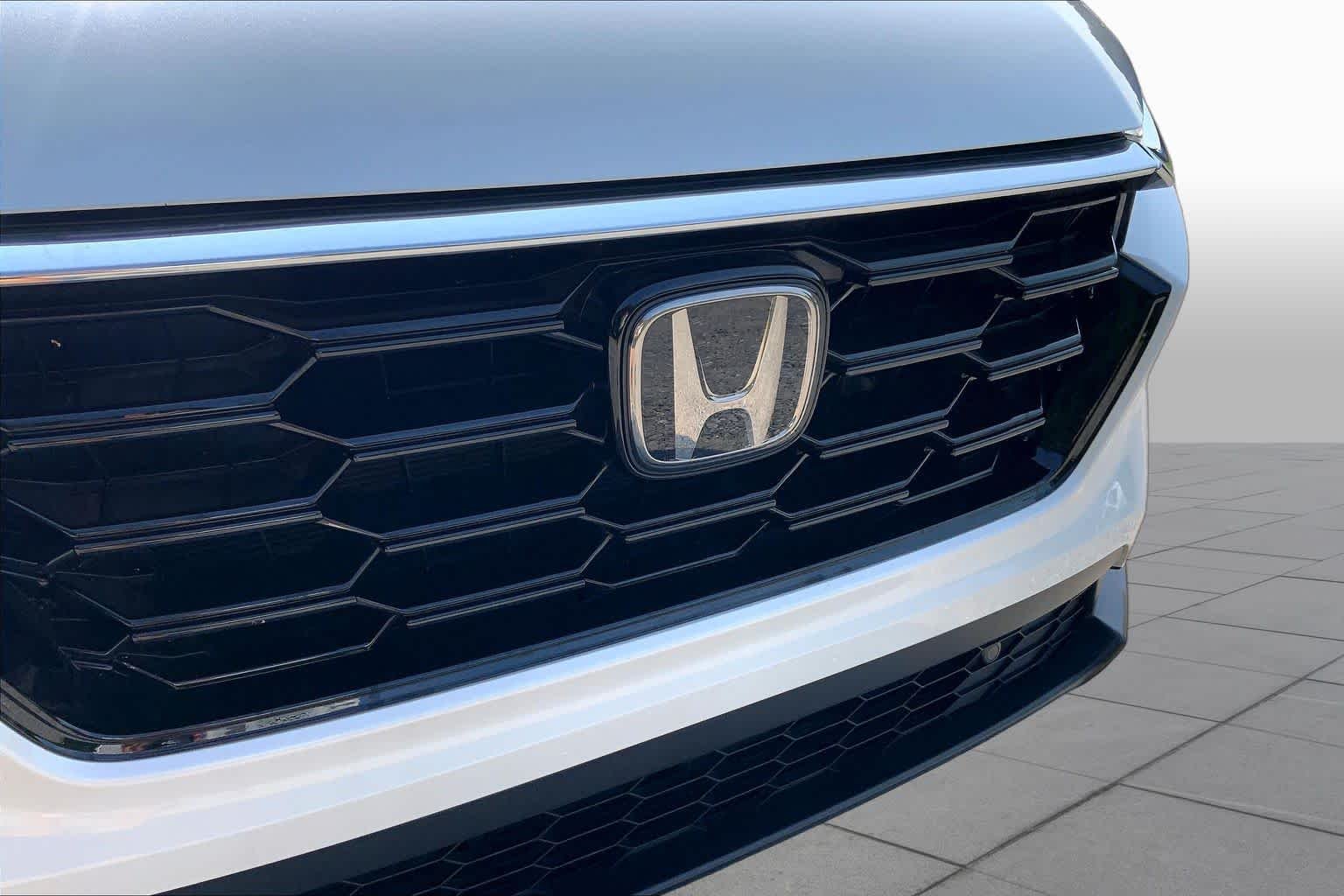 Certified Used 2026 Platinum White Pearl Honda 2WD EX-L image 32