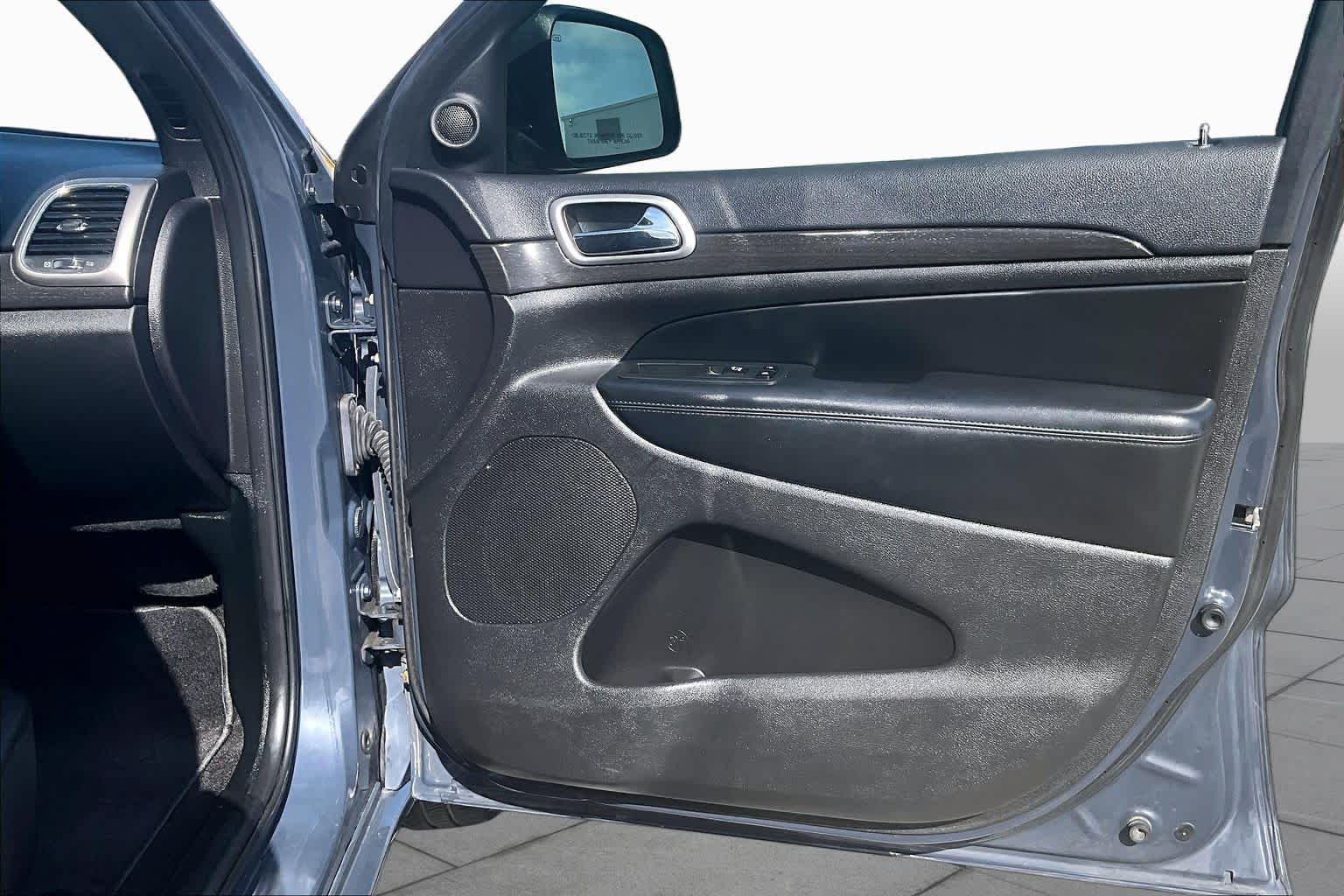 Used 2018 Rhino Clear Coat Jeep Altitude image 23