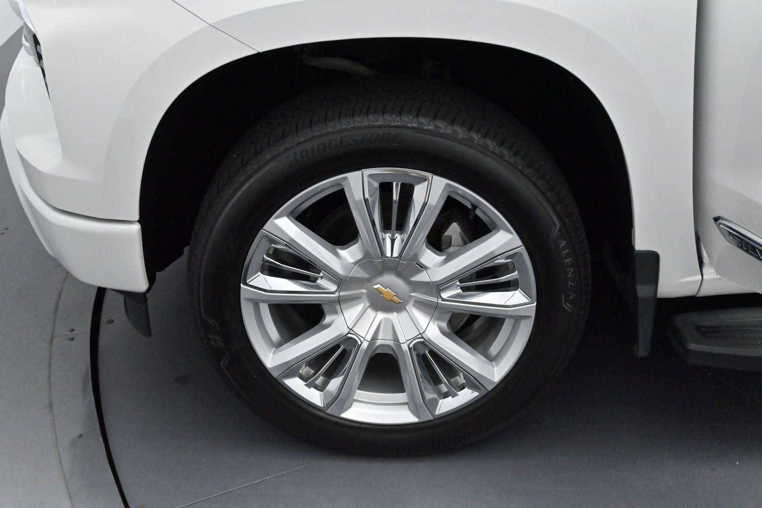 Used 2024 Iridescent Pearl Tricoat Chevrolet High Country image 36