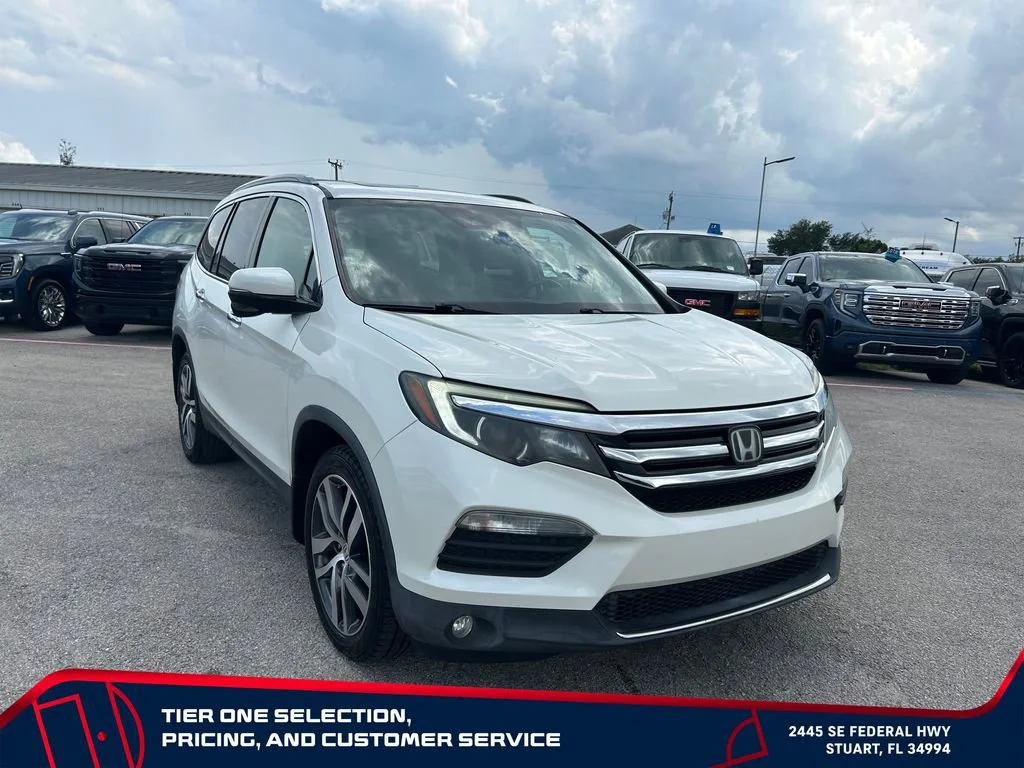 Used 2017  Honda Touring image 7