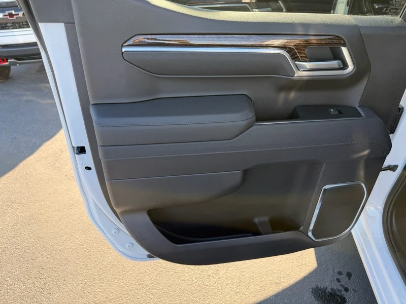 New 2026 Summit White GMC Elevation image 18