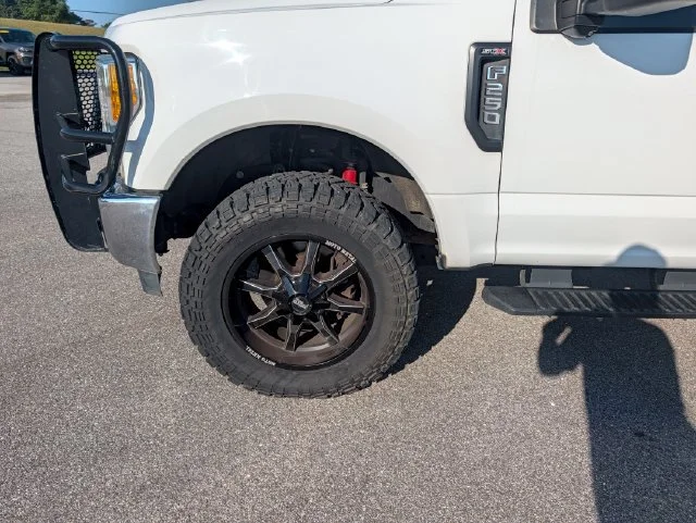 Used 2017 White Ford Lariat image 27