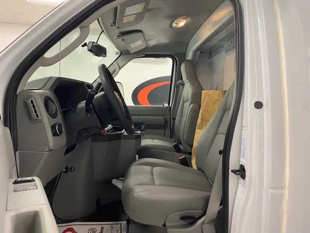 New 2025 Oxford White Ford E-350 SRW image 34