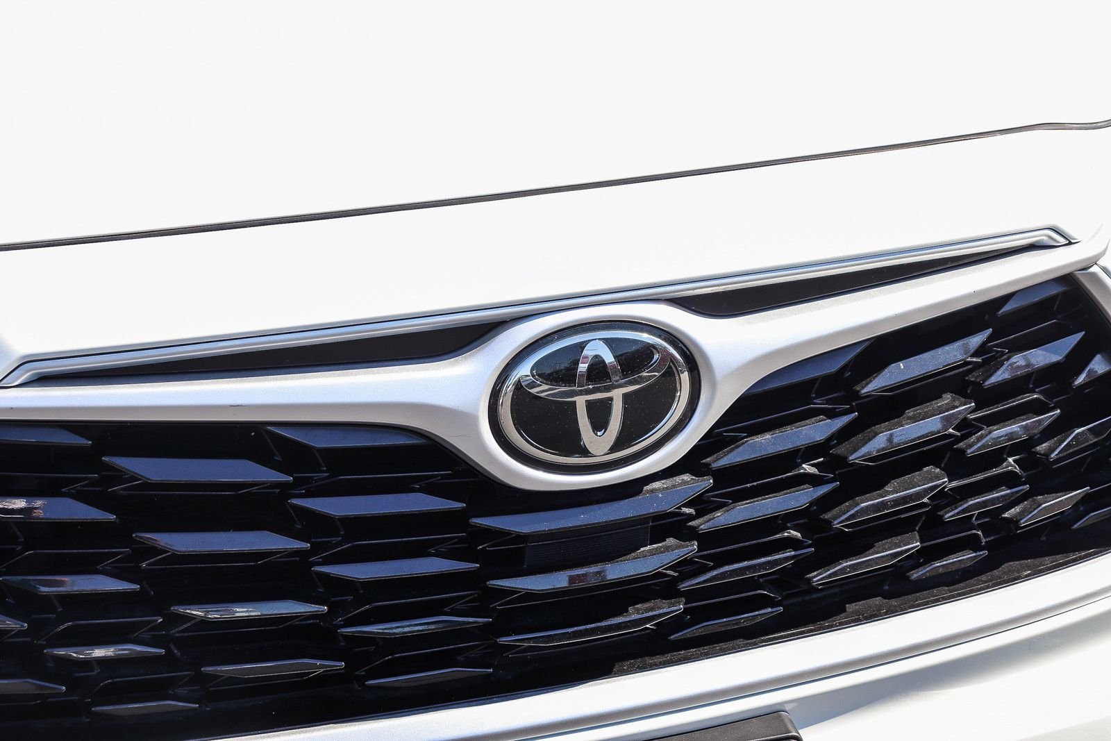 Certified Used 2021 Blizzard Pearl Toyota L image 13
