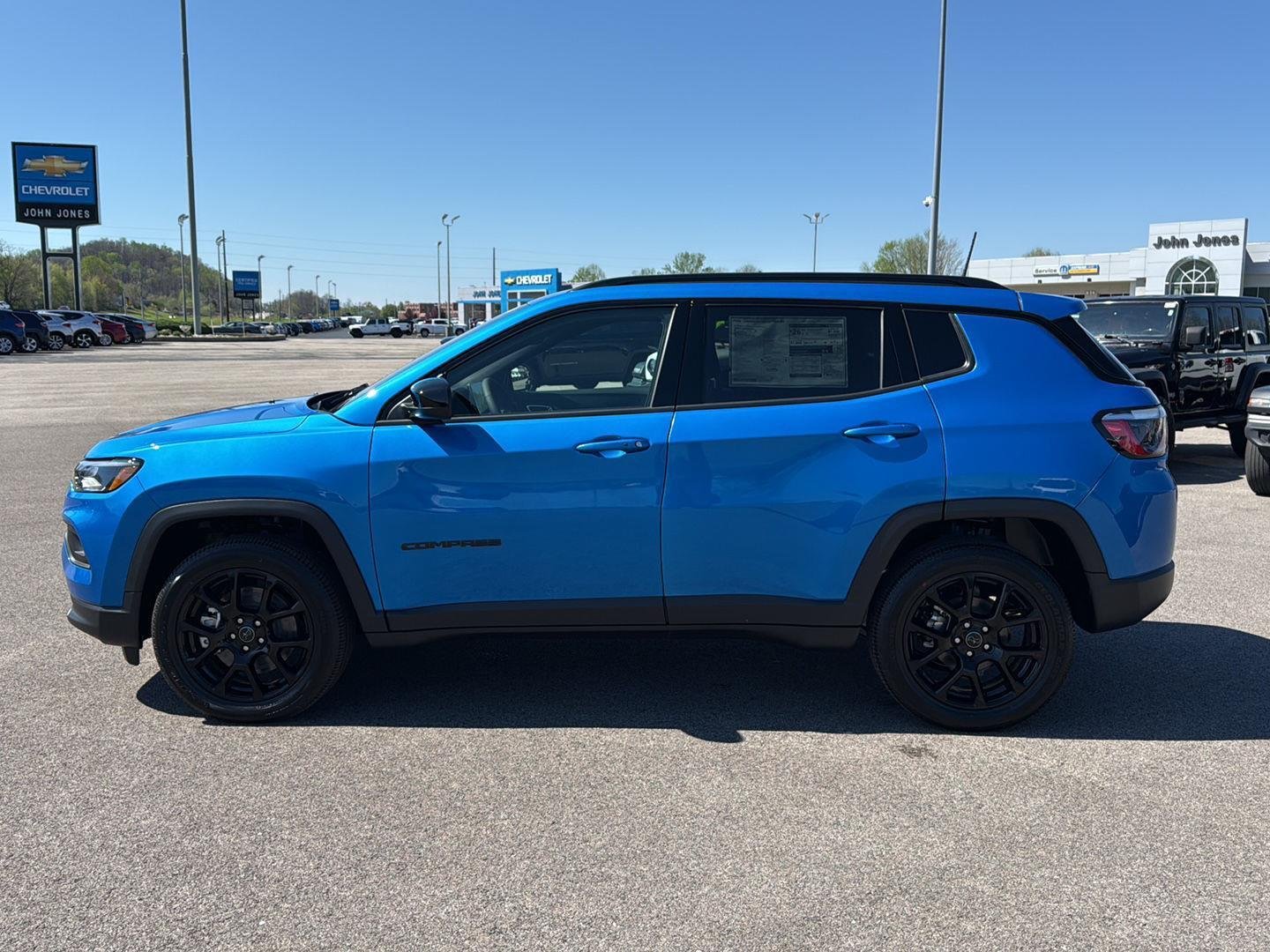 New 2026 Hydro Blue Pearl-Coat Exterior Paint Jeep Latitude Altitude image 6