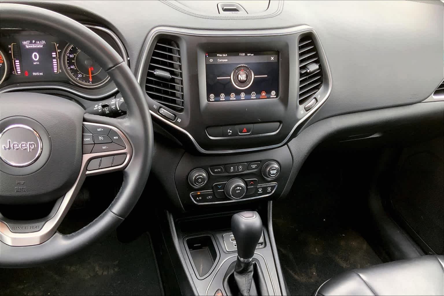 Used 2019 Diamond Black Crystal Pearlcoat Jeep Latitude Plus image 7