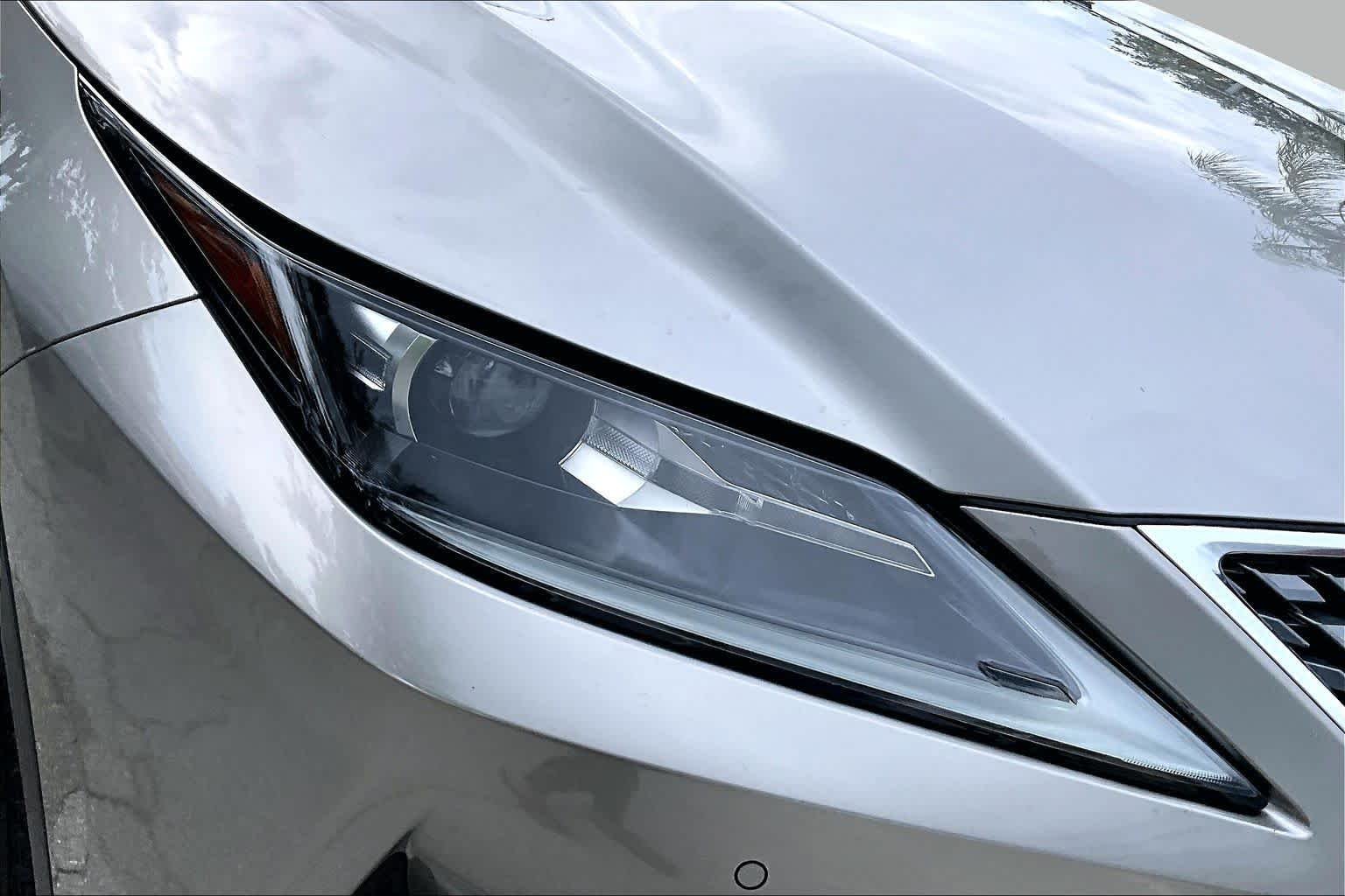 Used 2020 Atomic Silver Lexus  image 28