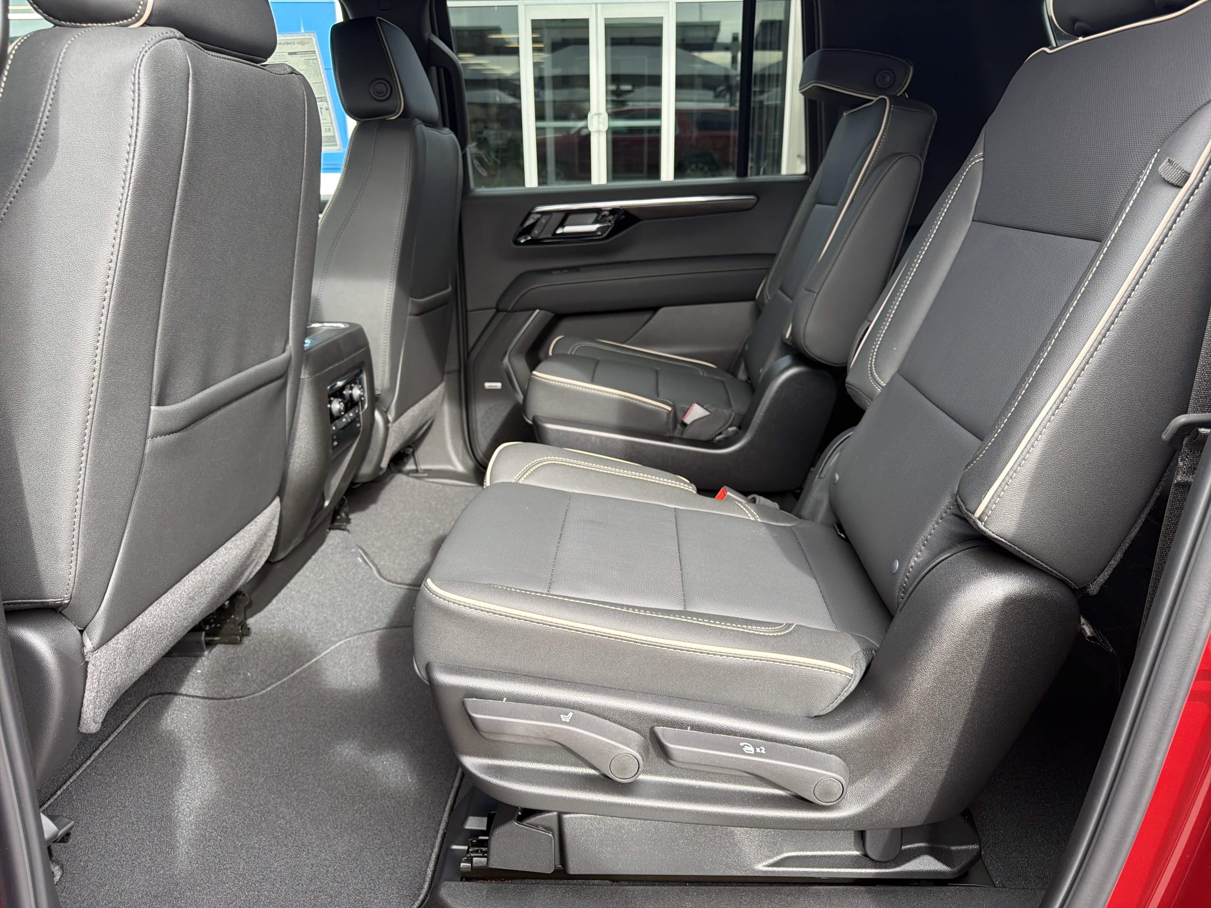 2026 Chevrolet Suburban Premier - Photo 13