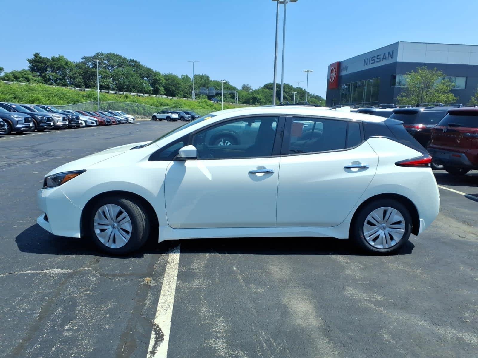 Used 2023 Glacier White Nissan S image 8